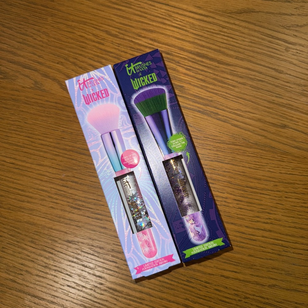 IT Cosmetics Wicked Brush Duo with Pink and Green Bristles